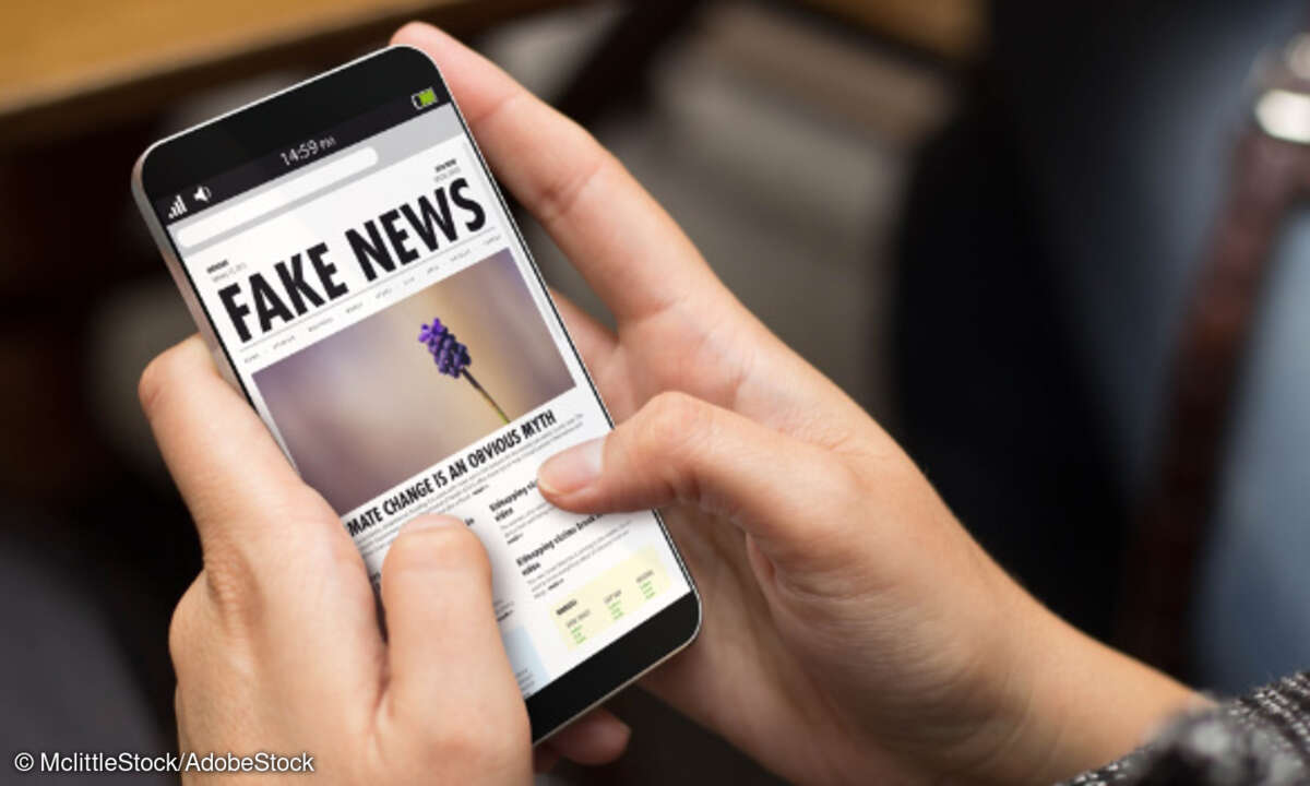 Fake News auf Smartphone