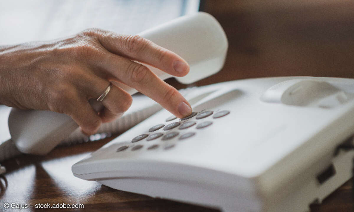 Hand an Festnetztelefon
