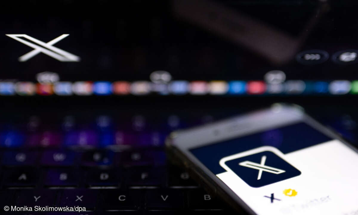 Online-Plattform X auf Smartphone