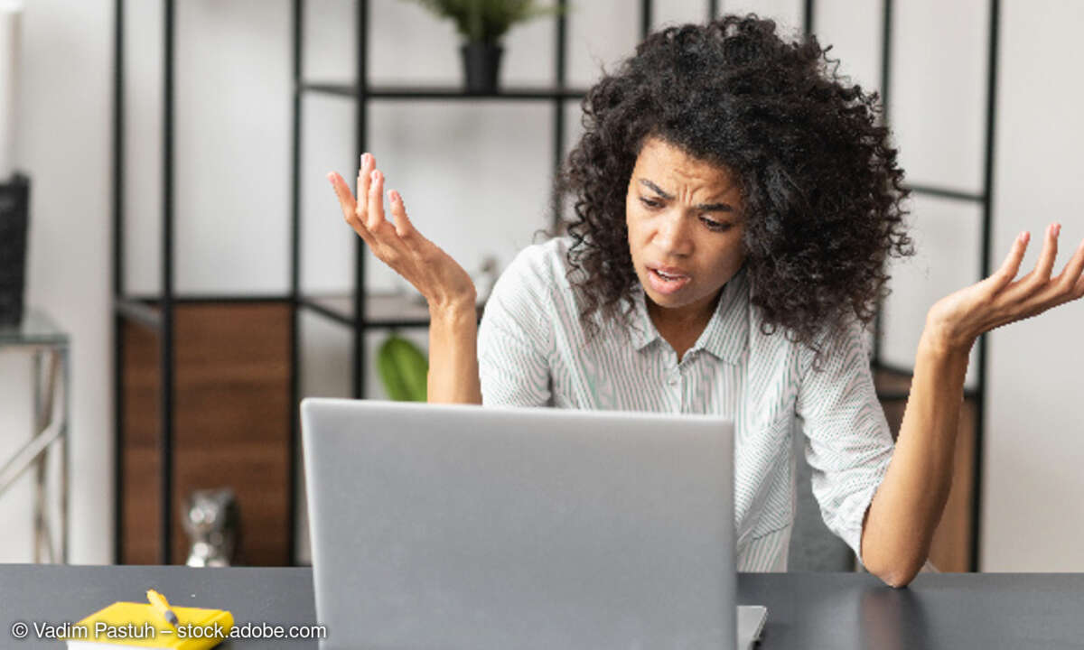 Unverständnis, Frau vor Laptop