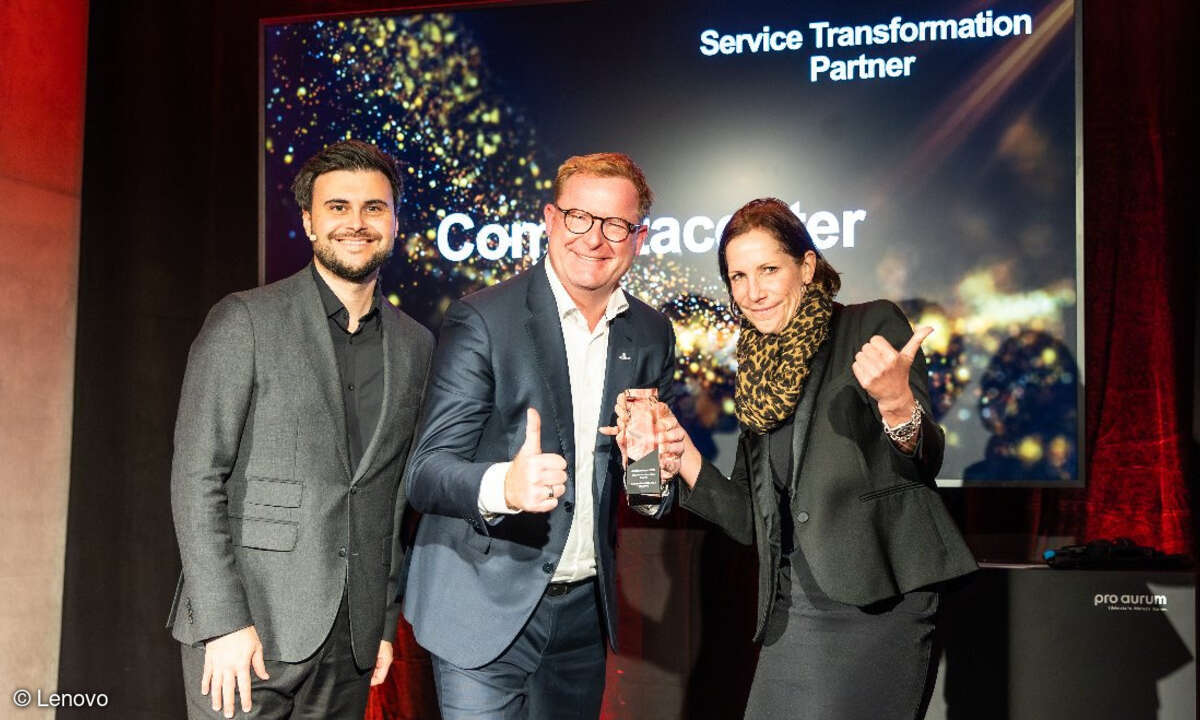 Die Computacenter AG&Co. oHG wurde als erfolgreicher „Service Transformation Partner“ ausgezeichnet, Mit Oliver Rootsey freuten sich Bernd Charpentier (Mitte) und Carolin de Lorenzi von Computacenter