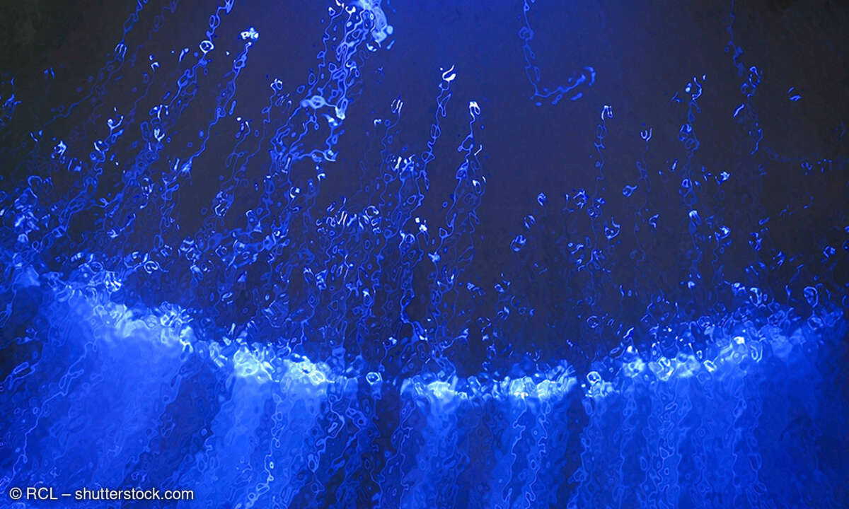 Glasfasser_Wasser_web_Quelle_RCL_shutterstock_2210711.jpg