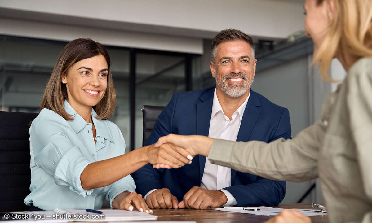 Händeschütteln Büro_Bild_Stock 4you_shutterstock_2343004309.jpg