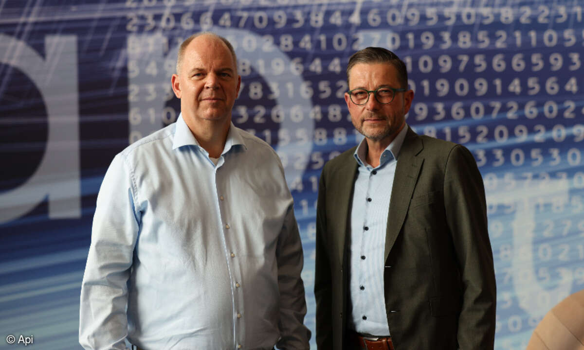 Achim Heyne (Api) und Jens Walter (TP-Link)