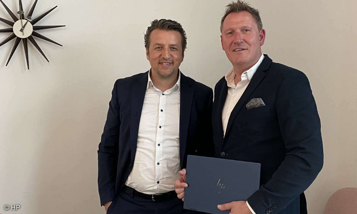 HPs Channelchef Hartmut Husemann (rechts) mit Dennis Jacobi von IT-Haus
