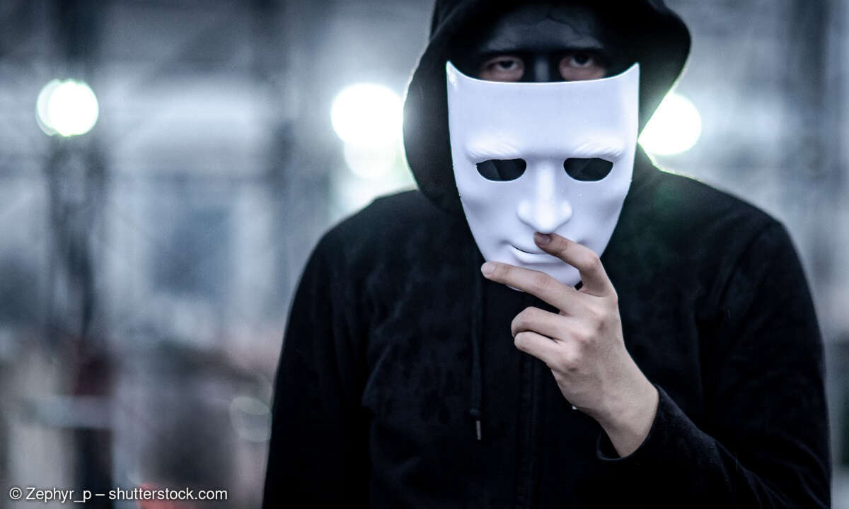 Mann mit Maske