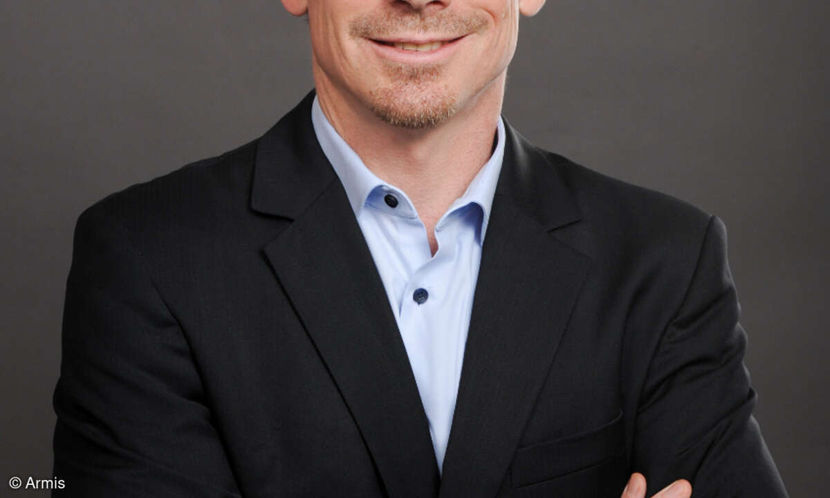 Peter Machat, Armis
