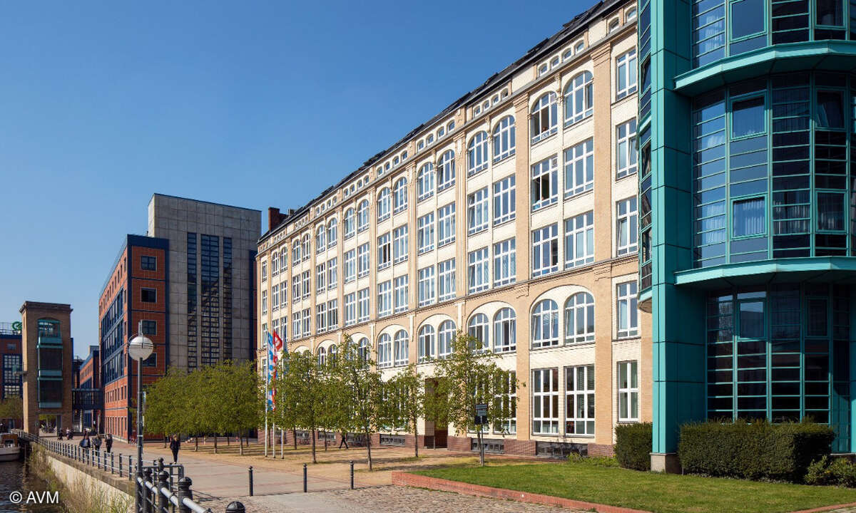 Das Hauptgebäude von AVM in Berlin an der Spree