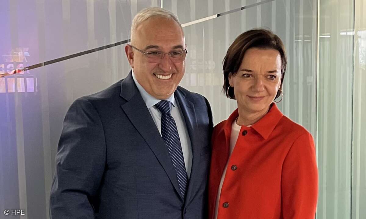 Katja Herzog mit HPE-Chef Antonio Neri