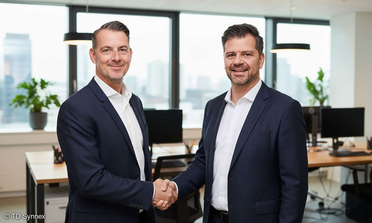 251104-vertragsunterzeichnung-michael-goerner-li-christian-werner-re-bild-td-synnex