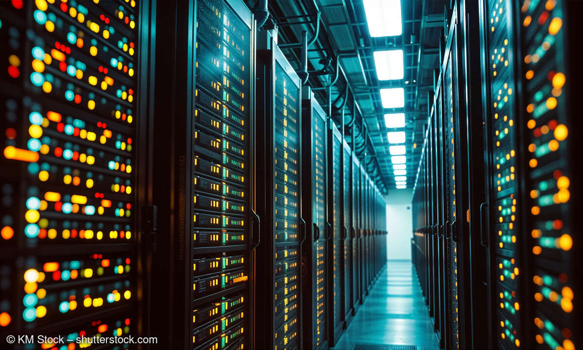 rechenzentrum-bild-km-stock-shutterstock-2502153963