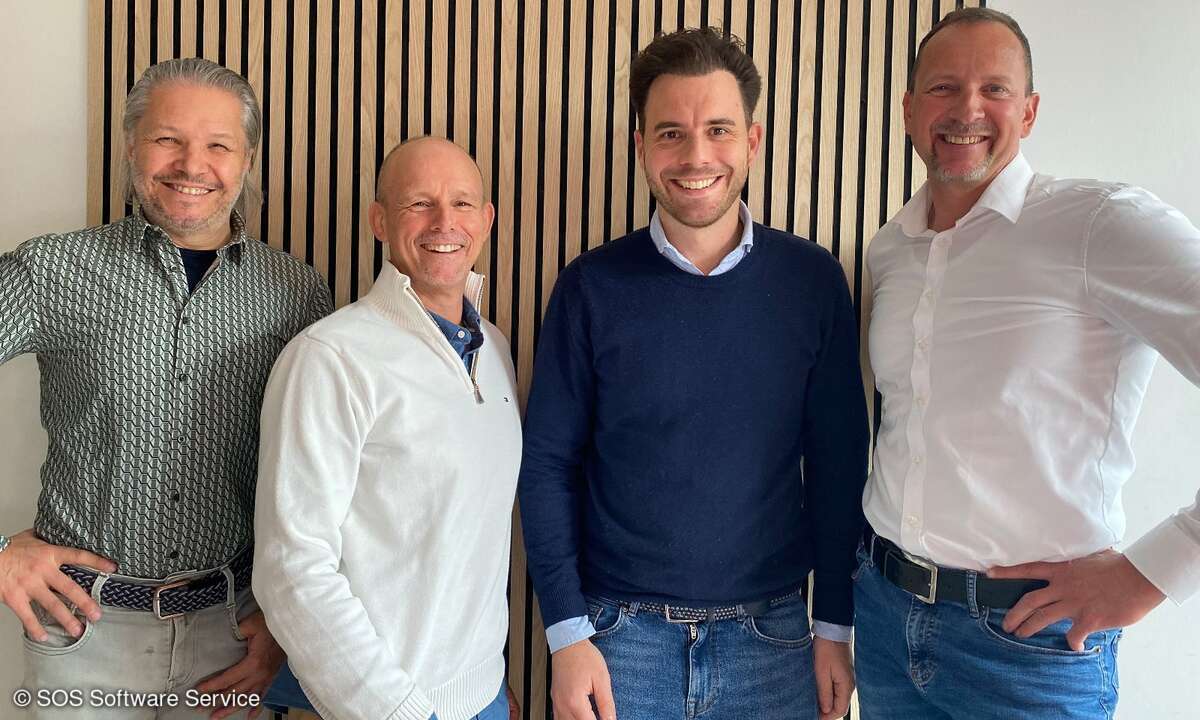 Joaquim Moreira dos Santos, Gründer und Geschäftsführer, SOS Software Services (links) mit seinem Kompagnon Marc Gloning und den beiden Nachfolgern Philipp Niemann und Alexander Wacker. 