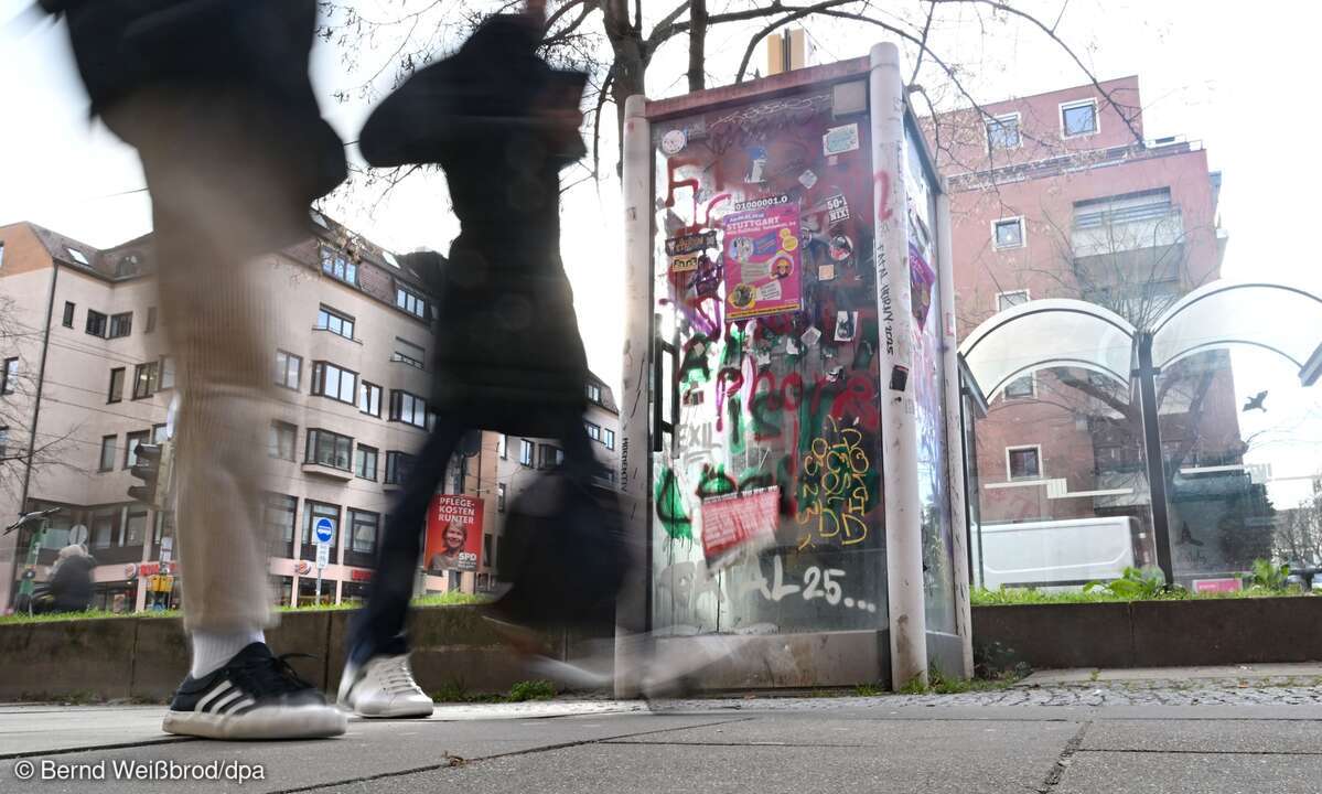 Ausrangierte Telefonzelle