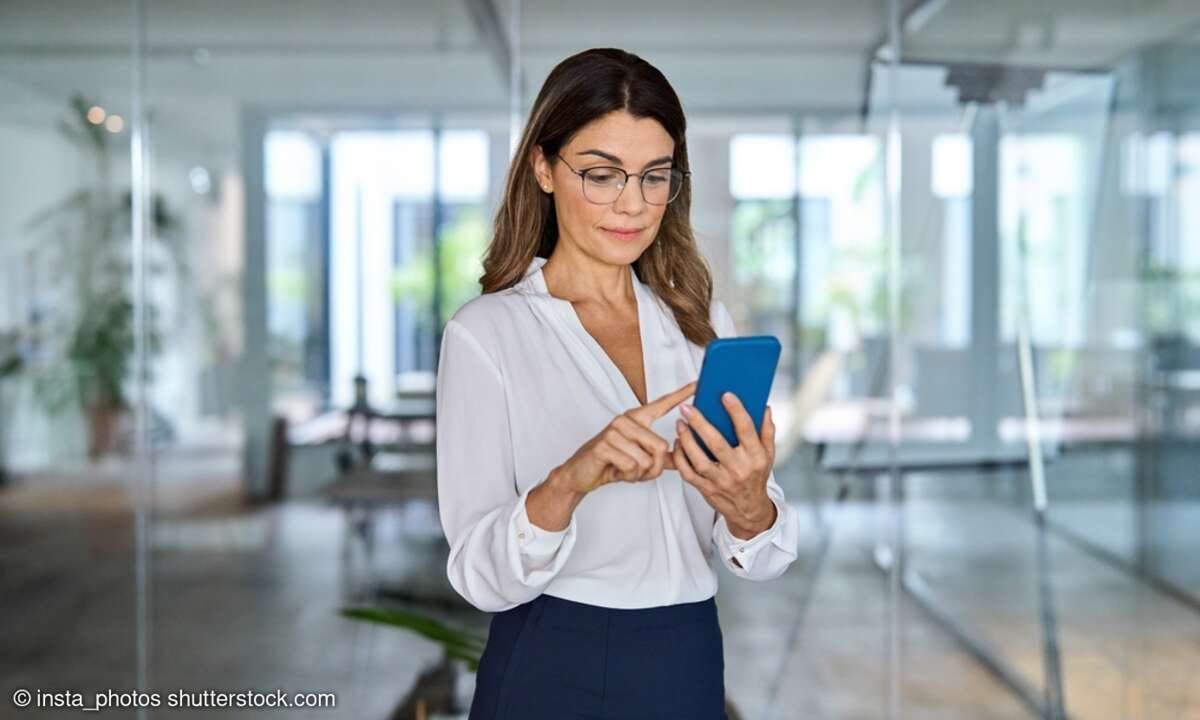 Frau am Smartphone, Mobilfunk