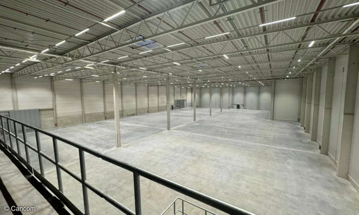 Auf rund 4.250 Quadratmetern sollen fünf doppelseitige Stream-Bahnen 440 Betankungsplätze für die parallele Konfiguration von IT-Geräten bieten.