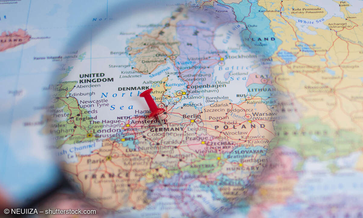 deutschlandkarte-farbig-bild-neuiiza-shutterstock-2662532575