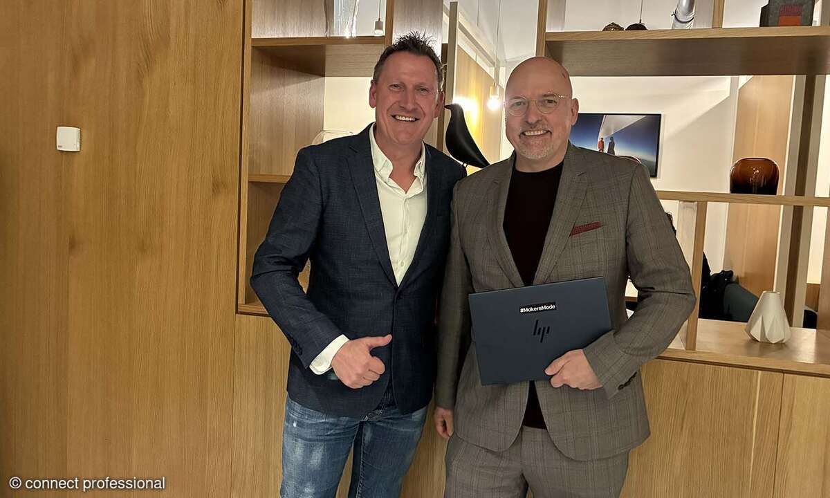 Hartmut Husemann, HP Director Commercial and Consumer Channel (links), und Michael Wunram, Geschäftsführer von Sandata