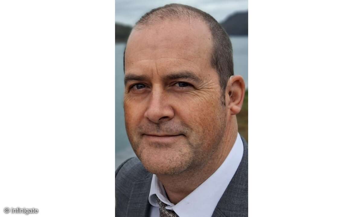 Simon King, Infinigate